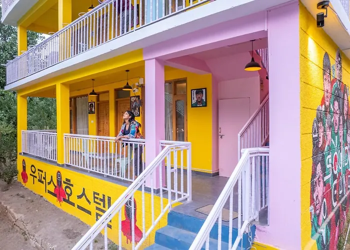Whoopers Hostel Manali